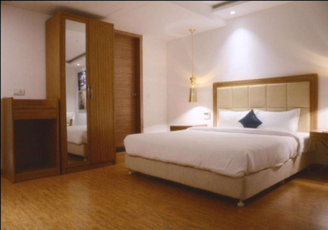 Hotel Amora - Rajnandgaon Raj Nandgaon المظهر الخارجي الصورة